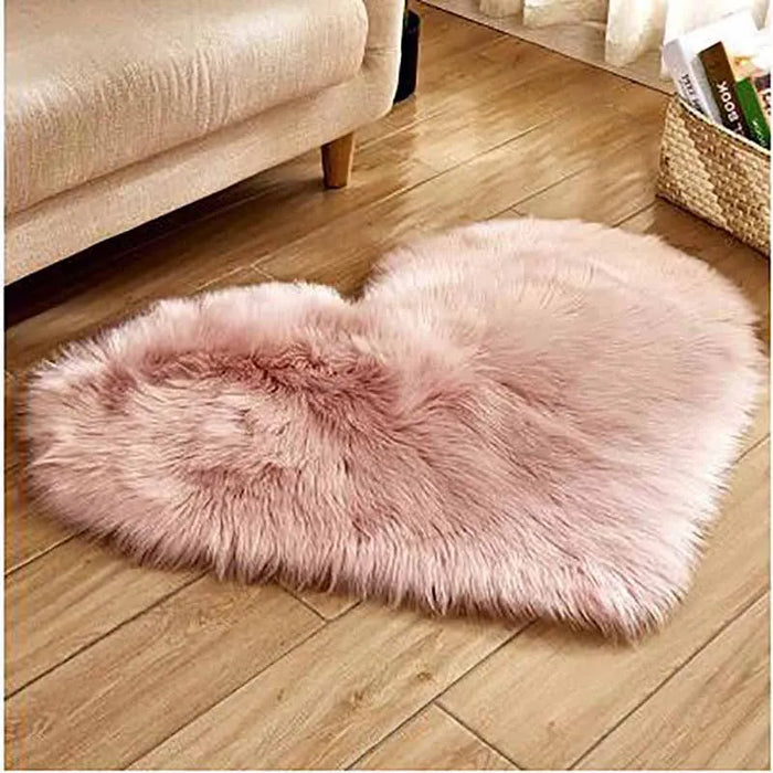 Tapis en peluche en forme de cœur 2024 – Tapis charmant et confortable pour chambre à coucher et salon, idéal pour les rebords de fenêtre et la décoration de la maison