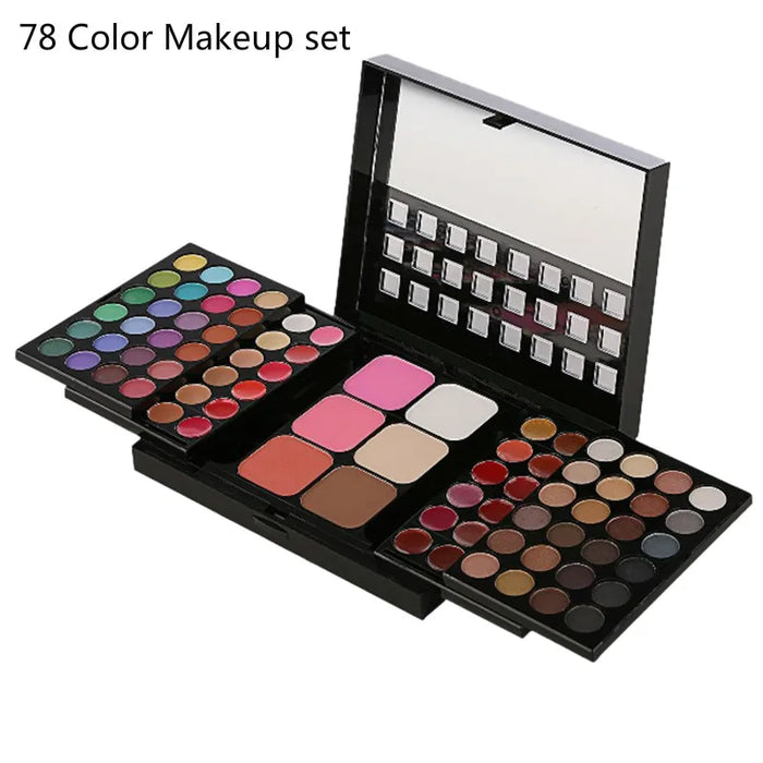 Make-up-Set für Damen mit einer Kombination aus matten Lidschatten, Lippenstift, Eyeliner, Concealer und Puder in einer Aluminiumbox