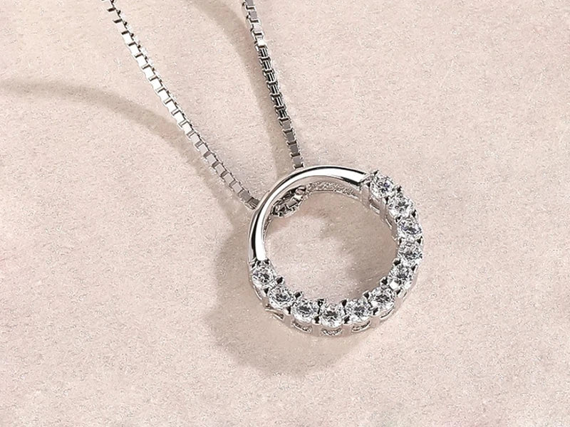 Elegante Halskette aus 925er Sterlingsilber mit rundem Zirkon und Schlüsselbeinkette für Damen