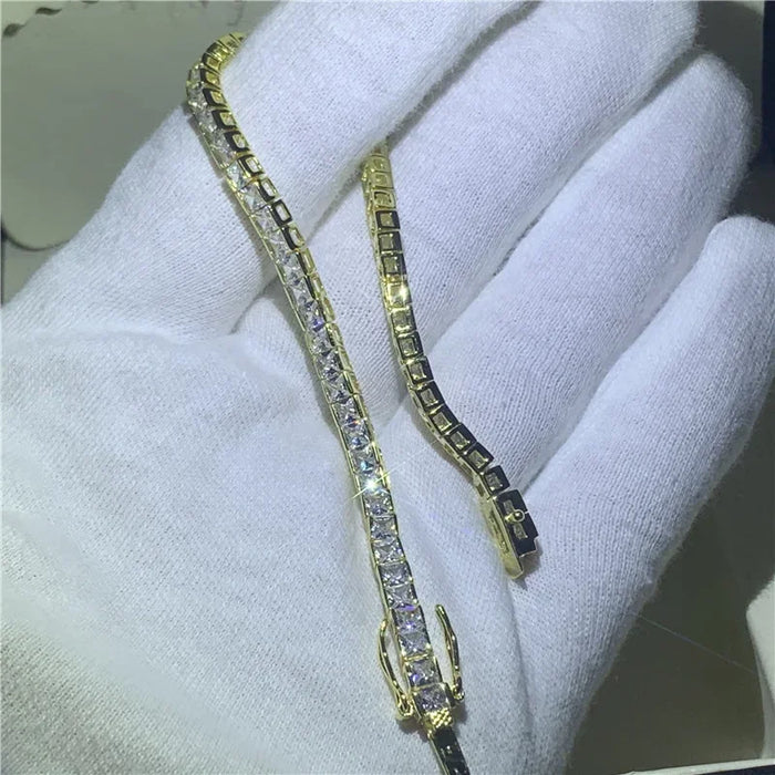 Eleganter Armreif mit Labordiamanten im Princess-Schliff aus 14-karätigem Gold für Hochzeiten und Partys