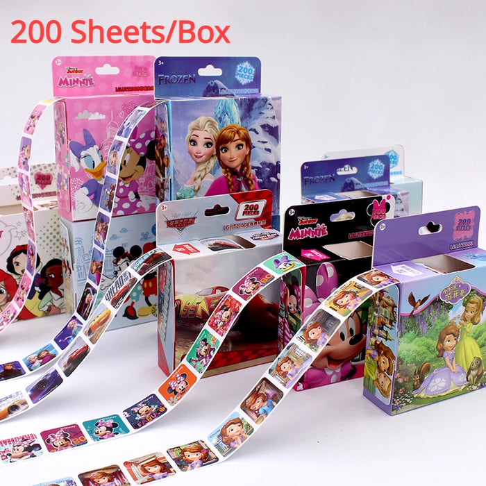 200 pegatinas en caja extraíble con temática de Disney: princesas, Frozen, Mickey y Minnie Mouse, ideal para regalos y recompensas en el aula.