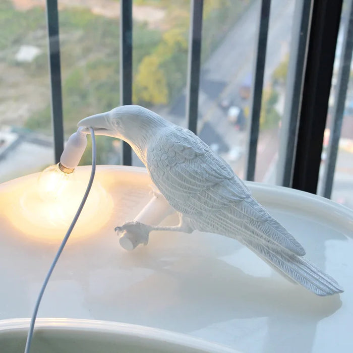 Lámpara de mesa nórdica Lucky Bird - Iluminación creativa de animales de resina para dormitorio y sala de estar