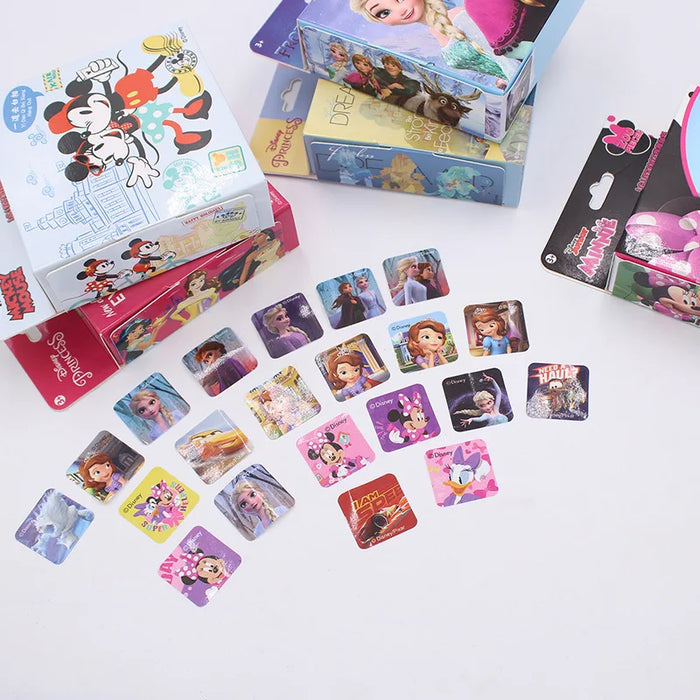 200 pegatinas en caja extraíble con temática de Disney: princesas, Frozen, Mickey y Minnie Mouse, ideal para regalos y recompensas en el aula.