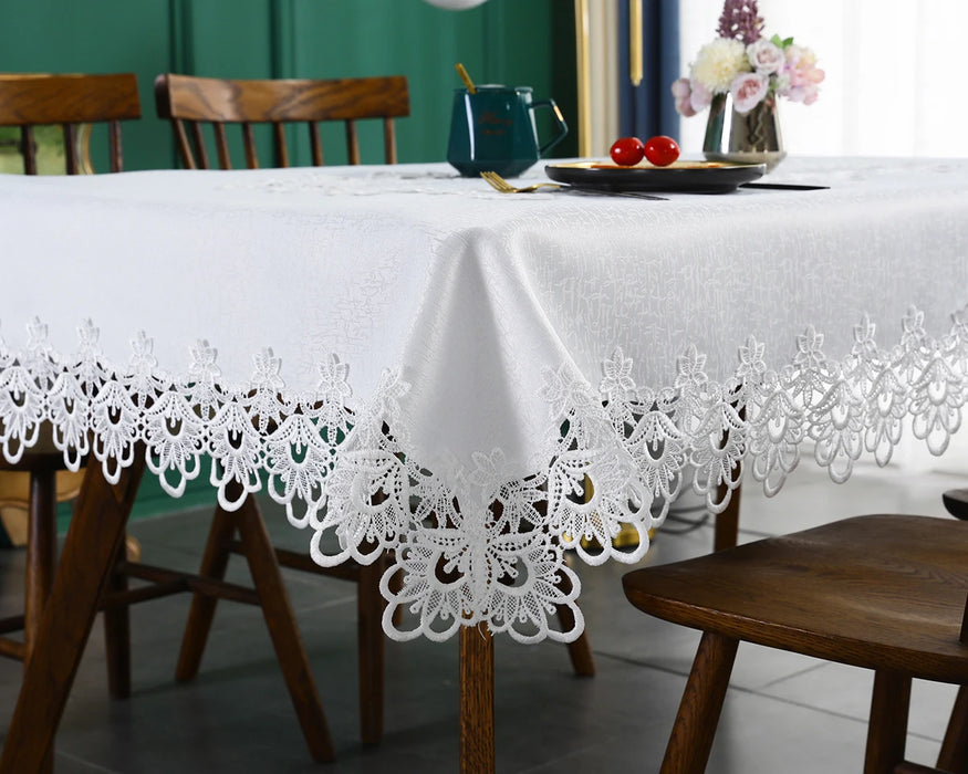 Battilo Nappe de Luxe en Dentelle Nappe Carrée à Motif Floral Blanc avec Broderie pour Table de Dîner Décorations de Mariage et de Fête