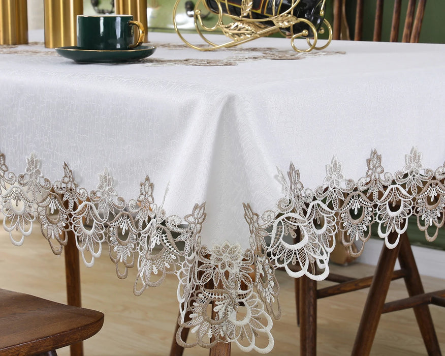 Battilo Nappe de Luxe en Dentelle Nappe Carrée à Motif Floral Blanc avec Broderie pour Table de Dîner Décorations de Mariage et de Fête