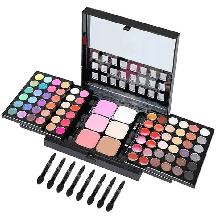 Make-up-Set für Damen mit einer Kombination aus matten Lidschatten, Lippenstift, Eyeliner, Concealer und Puder in einer Aluminiumbox