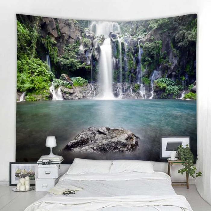 Magnifique papier peint cascade nature avec imprimé forêt et paysage marin - décoration murale hippie de style bohème avec motif mandala