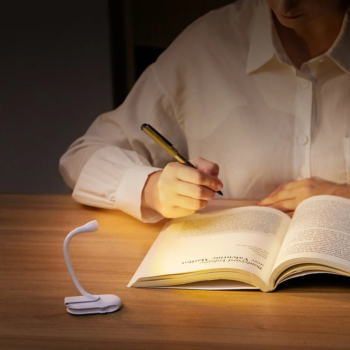 Lámpara de libro compacta con clip, LED recargable por USB, regulable y giratoria de 360° para lectura junto a la cama y camping