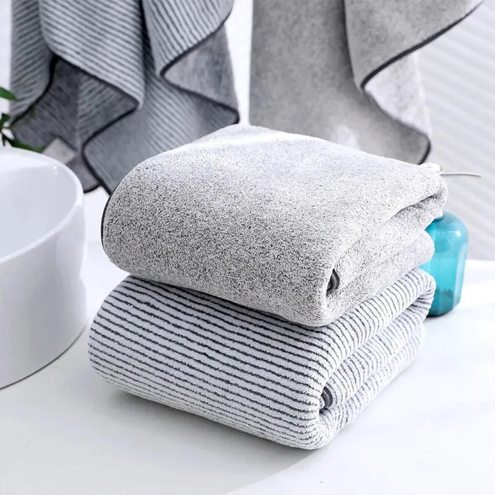 Serviette de bain en microfibre de luxe – Douce et élégante pour la salle de sport, le sport, le spa et la maison.