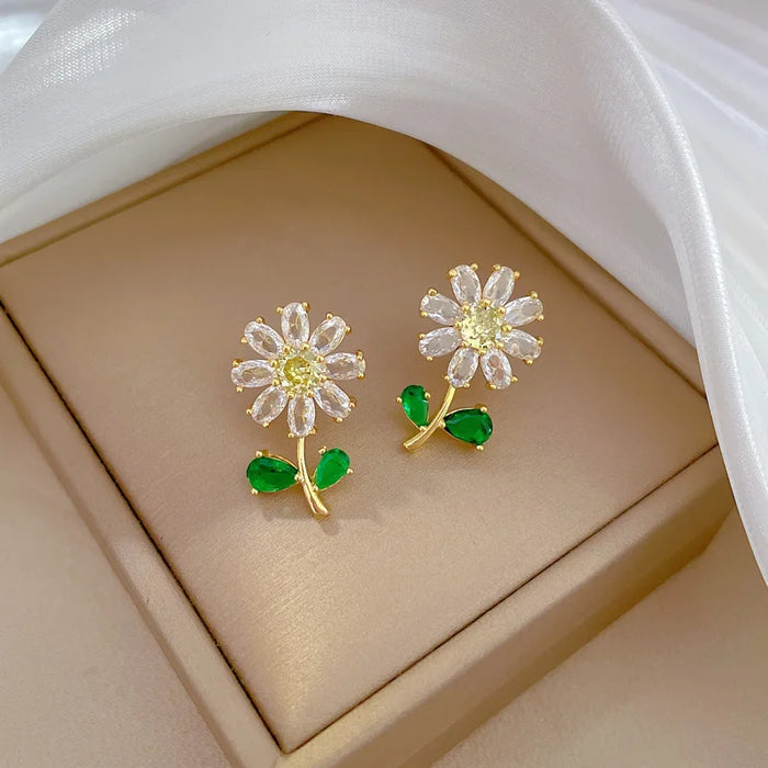 Elegant Green Petal Flower Jewelry Set with Necklace and Earrings - Lightweight Luxury Sunflower Design in Stainless Steel