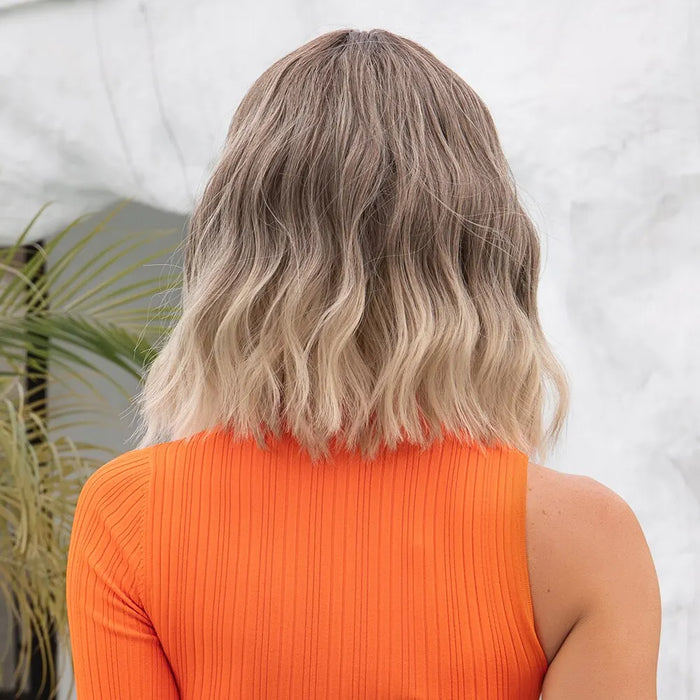 Graue gewellte Bob-Perücke für Damen mit Pony, kurze blonde Ombre-Synthetikperücke mit dunklem Ansatz für den täglichen Gebrauch