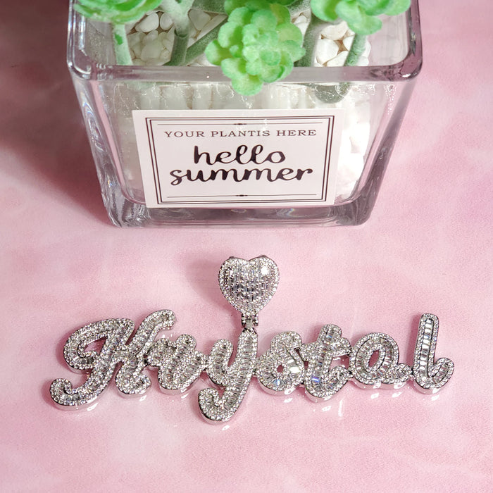 Coole herzförmige Öse, individueller gebürsteter kursiver Buchstabe, Namens-Halskettenanhänger, trendige Accessoires, personalisiertes Geschenk für Sie, Frauen-Schmuck