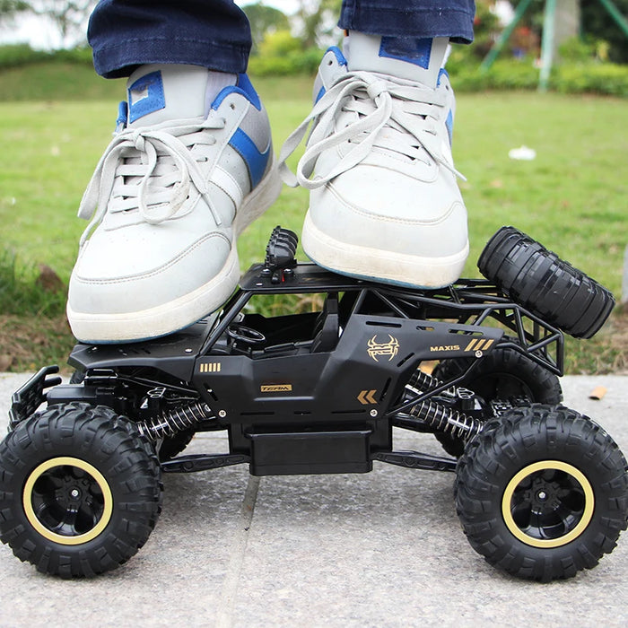 RC-Geländewagen mit Allradantrieb und LED-Beleuchtung – ferngesteuerter Buggy und Truck im Maßstab 1:12/1:16, ideales Spielzeug für abenteuerlustige Kinder