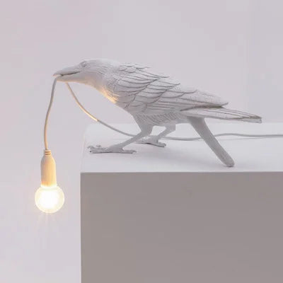 Lámpara de mesa nórdica Lucky Bird - Iluminación creativa de animales de resina para dormitorio y sala de estar