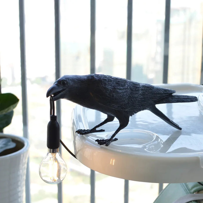 Lámpara de mesa nórdica Lucky Bird - Iluminación creativa de animales de resina para dormitorio y sala de estar